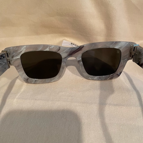 Luis Vuitton “Charleston” Mens Mirrored Sunglasses - Picture 12 of 14